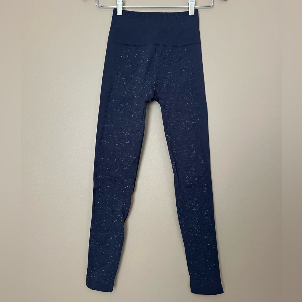 {Lululemon} Free To Flow 7/8 Tight Leggings in Midnight Navy / White - Womens 4